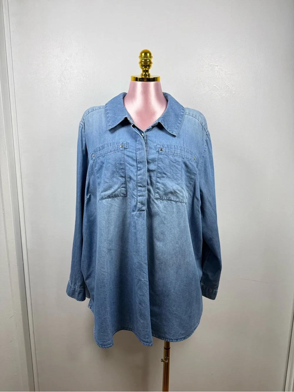 Lane Bryant Chambray Tunic Top Plus Size 22/24 Blue Soft Lyocell Cotton - Picture 2 of 10